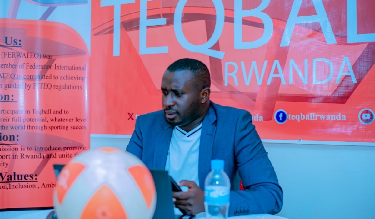 Frederic Ntirenganya, the president of the Rwanda Teqball Federation, opened the session, emphasizing the importance of this foundational training.