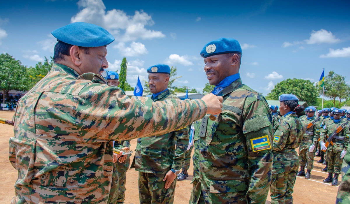 UNMISS Force Commander Lt Gen Mohan Subramanian   gives  the medals Rwandan peacekeepers on Thursday, September 5. Courtesy