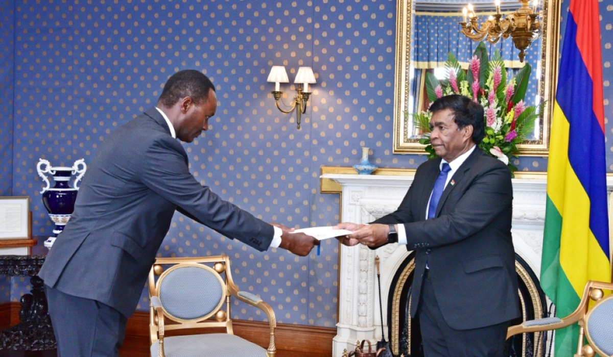 Rwanda High commissioner Emmanuel Hategeka presents his letters of credence to President Prithvirajsing Roopun of Mauritius  on Tuesday, September 17. Courtesy