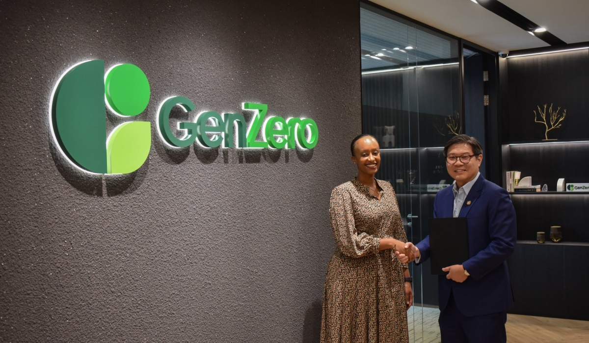 Teddy Mugabo, chief executive at Rwanda Green Fund and Frederick Teo, chief executive at GenZero during the signing ceremony on Thursday, September 19. Courtesy