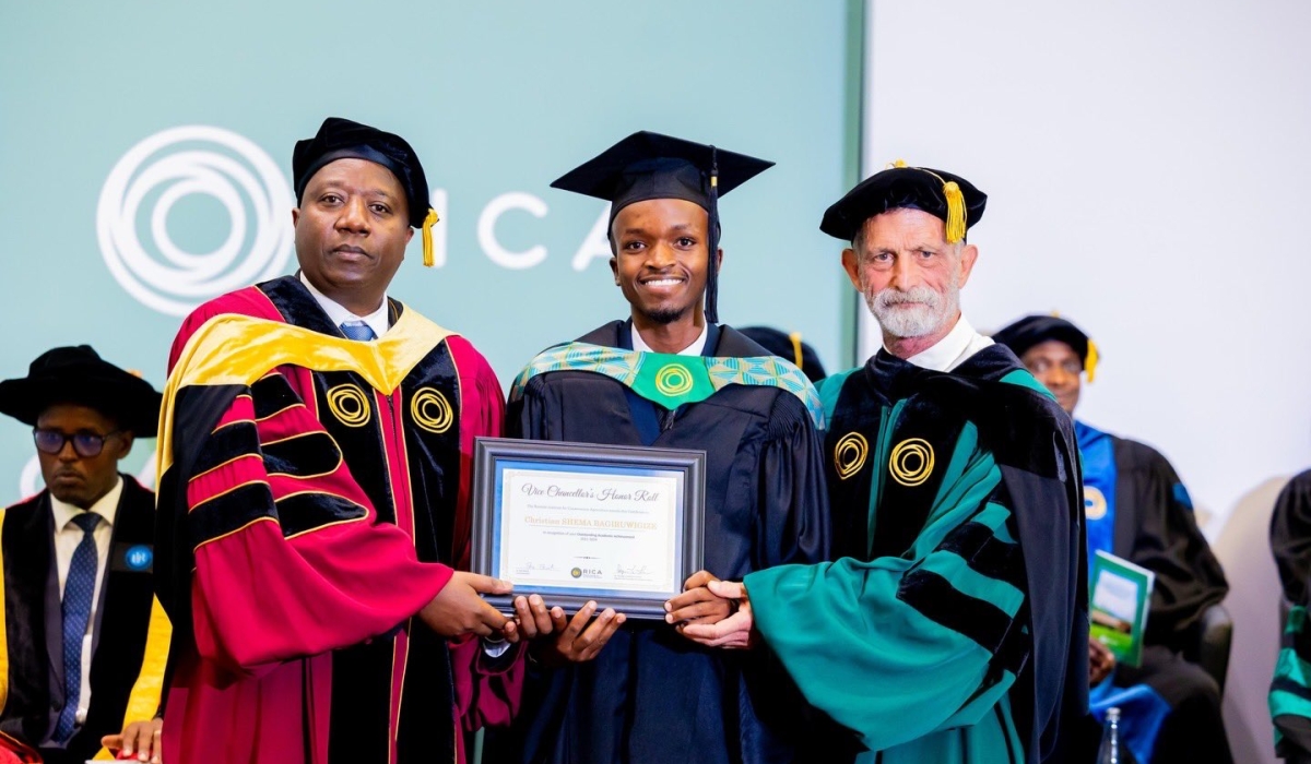 Christian Shema Bagiruwigize (C) receives Vice Chancellor&#039;s Honor Roll recognition presented to her by RICA Vice Chancellor Ron Rosati, and Prime Minister Edouard Ngirente, on September 20, 2024 (courtesy)