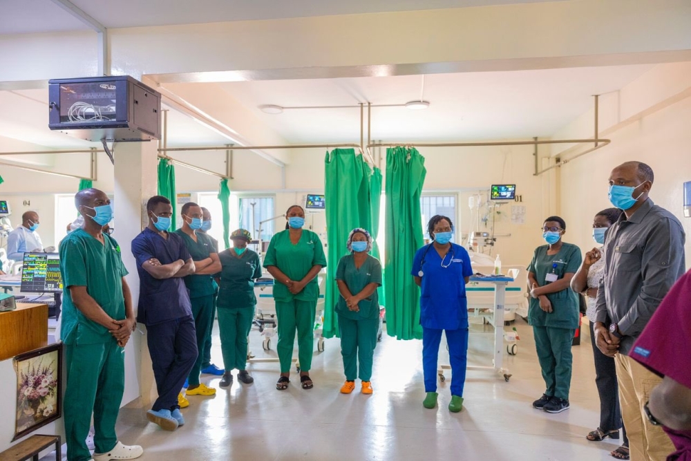 The Minister of Health, Dr Sabin Nsanzimana, meets medical personnel to console with them after losing colleagues to the Marburg virus on Tuesday, October 1. Photo: Courtesy.