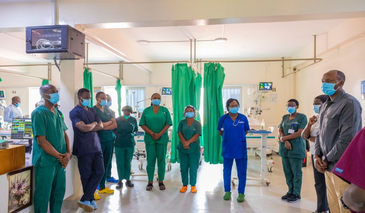 The Minister of Health, Dr Sabin Nsanzimana, meets medical personnel to console with them after losing colleagues to the Marburg virus on Tuesday, October 1. Photo: Courtesy.