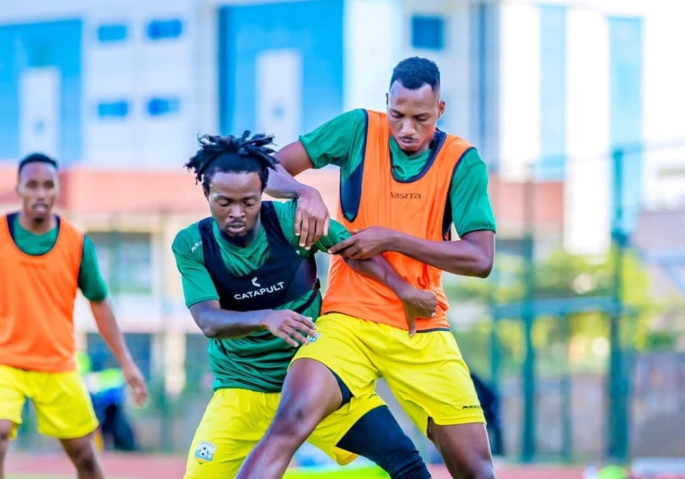 Amavubi midfielders Anicet Ishimwe and Bonheur Mugisha during the training in Benin on October 11.