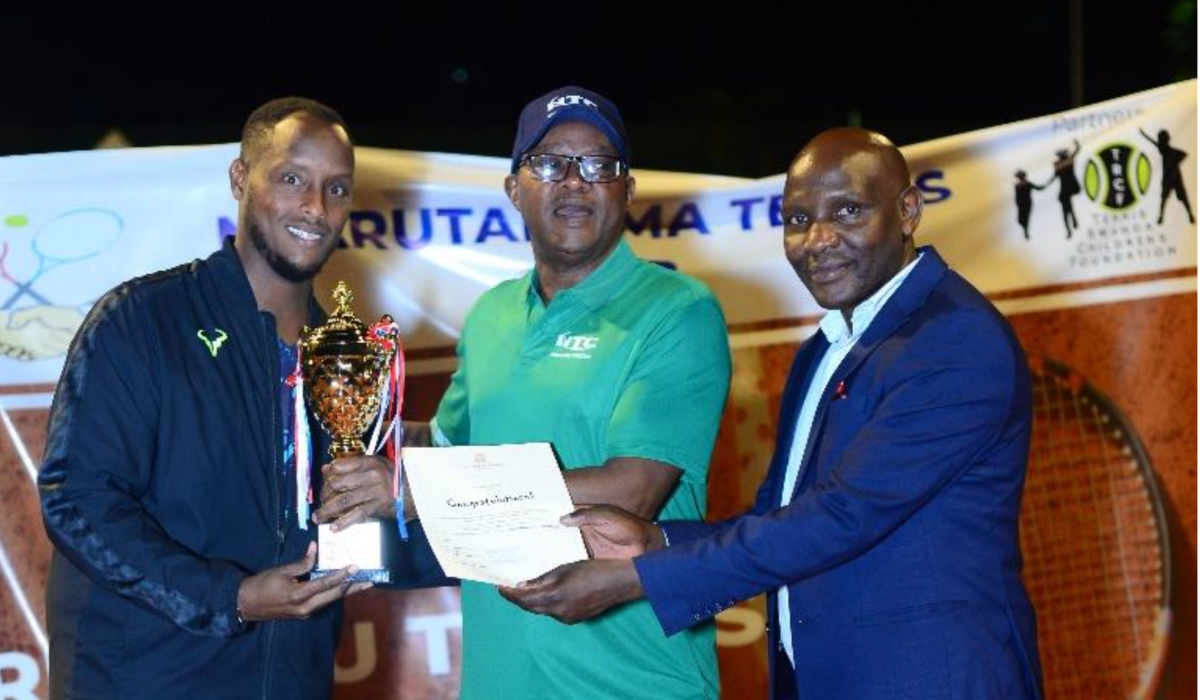 Aimé Rugwiza was presented the winner’s trophy by Jonathan Cheres, the General Manager of Kivu Serena Hotel, and the President of Nyarutarama Tennis Club, Bart Gasana.