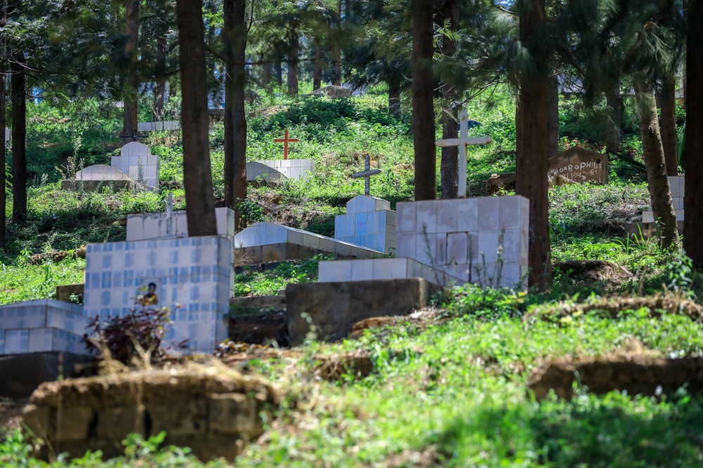 The City of Kigali has directed residents to use alternative burial sites following the closure of Nyamirambo cemetery in Nyarugenge District. Photos by Craish Bahizi