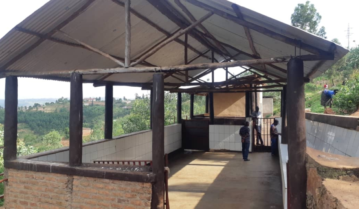 A substandard abattoir in Kamonyi District. RICA recommends that all sorts of slaughtering should be conducted in registered and licensed slaughterhouses, equipped with the necessary tools and personnel for a hygienic and controlled environment.