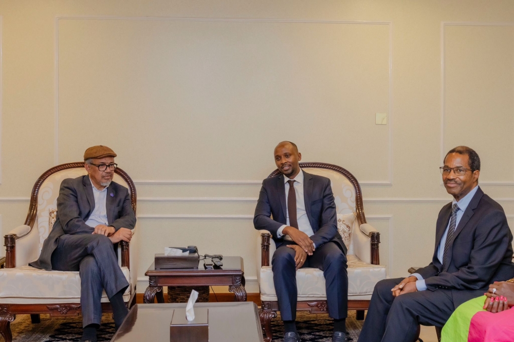 (L-R) WHO Director-General, Dr Tedros Adhanom Ghebreyesus meets with Minister of Health Dr Sabin Nsanzimana and WHO’s Country Representative to Rwanda, Dr. Brian Chirombo in Kigali. COURTESY