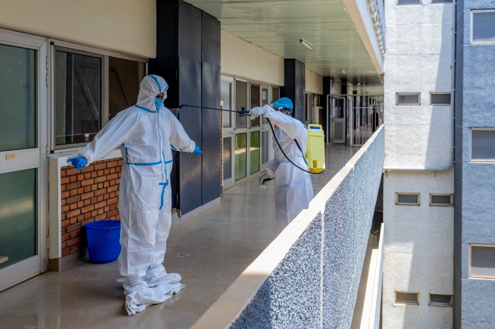 Medics in charge of helping Marburg patients at Kigali Hospital. According to the Ministry of health, only one Marburg patient under treatment.