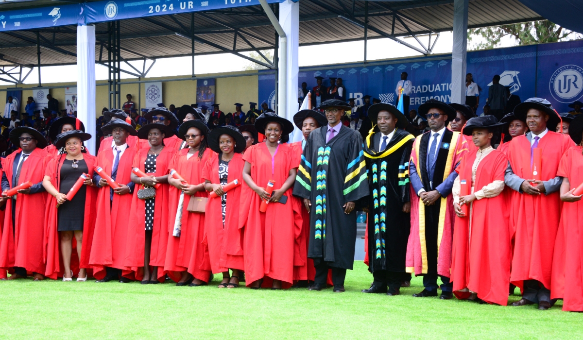 Prime Minister Edouard Ngirente poses for a photo with the graduates who were trained at the African Centre of Excellence in Internet of Things. Courtesy