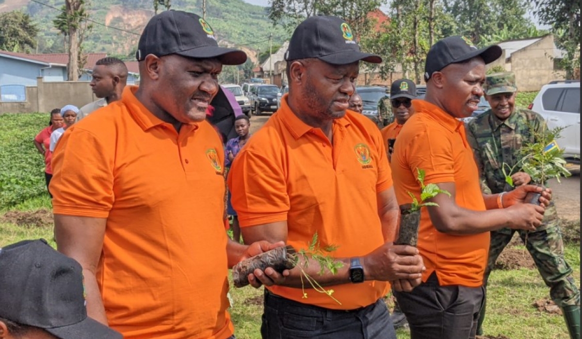 L-R: Governor of Western Province Lambert Dushimimana, UN Resident Coordinator Ozonnia Ojielo and Rubavu District Mayor Prosper Mulindwa took part in the community work on Saturday, October 26, in Rugerero Sector. All photos by Germain Nsanzimana