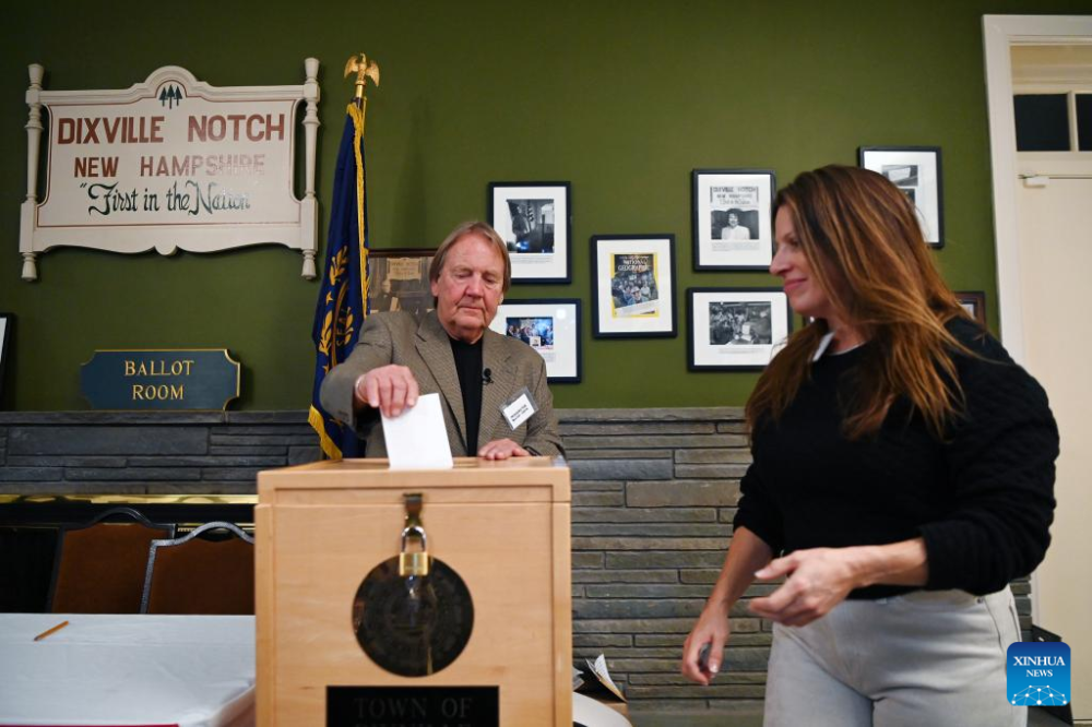 A moderator helps a voter (R) cast her ballot for the U.S. presidential election in Dixville Notch, New Hampshire, the United States, on Nov. 5, 2024. Voters in Dixville Notch, New Hampshire, went to the polls early Tuesday morning, marking the official start of Election Day voting for the 2024 U.S. presidential election. (Xinhua/Li Rui)