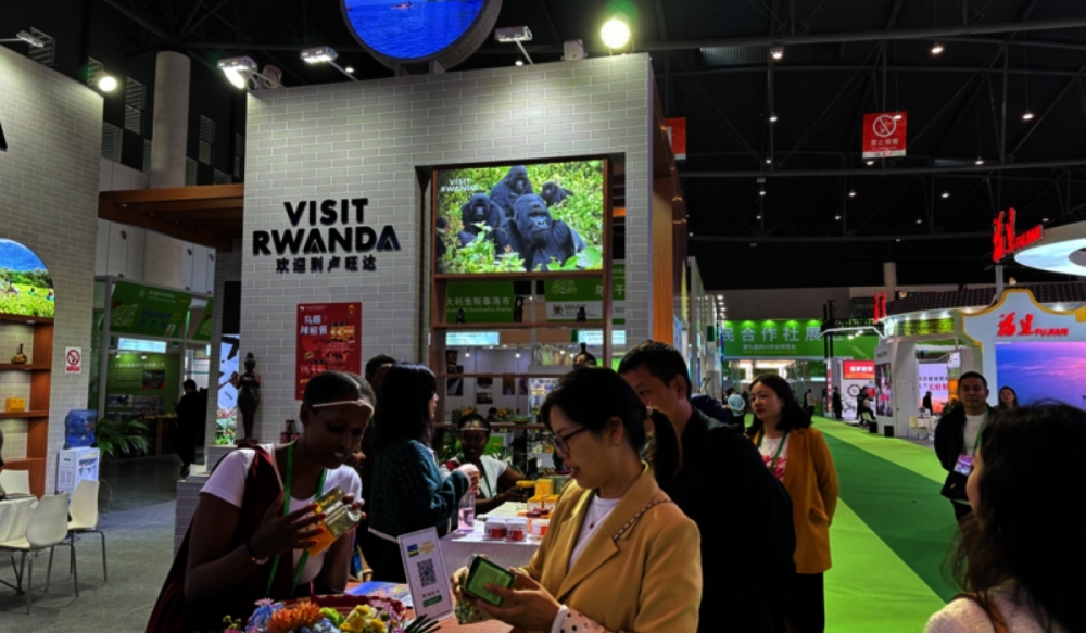 A Rwandan exhibitor (Left) presents some of the country&#039;s products to a Chinese individual during a previous CIIE event. Courtesy