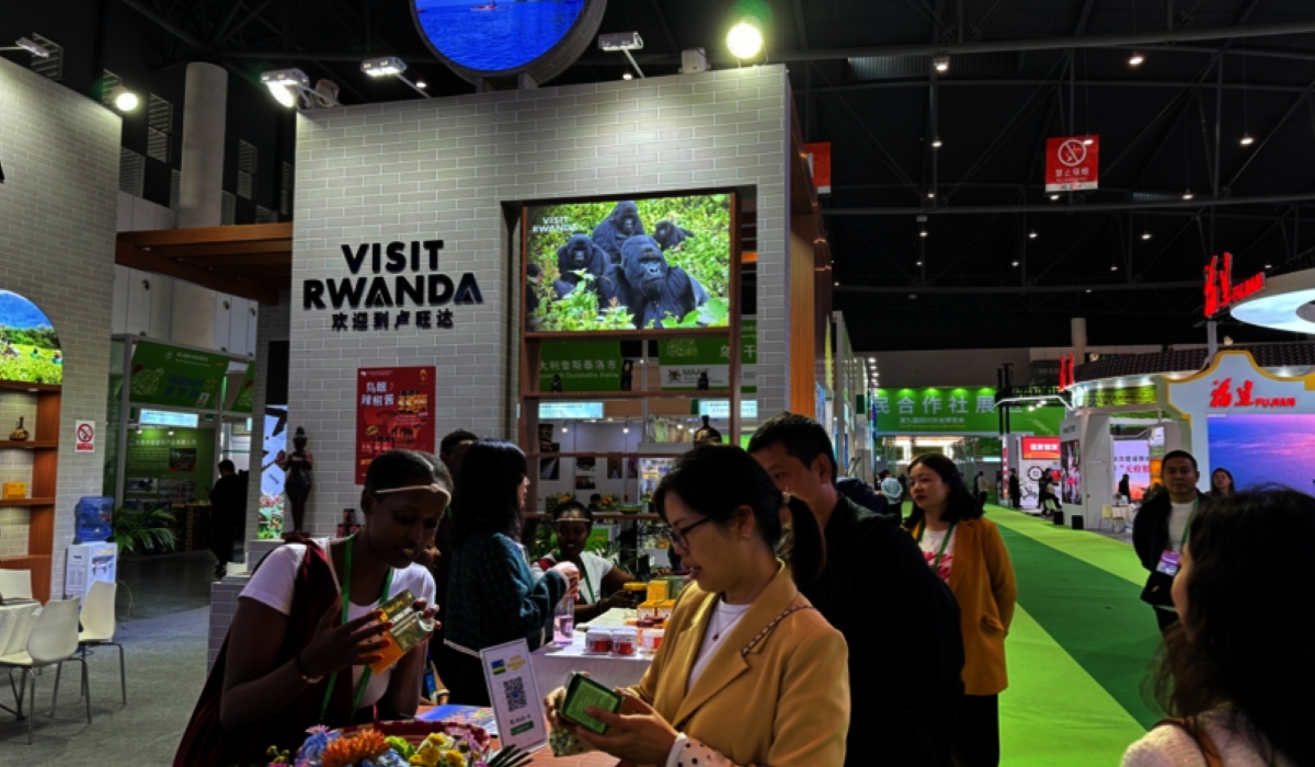 A Rwandan exhibitor (Left) presents some of the country&#039;s products to a Chinese individual during a previous CIIE event. Courtesy