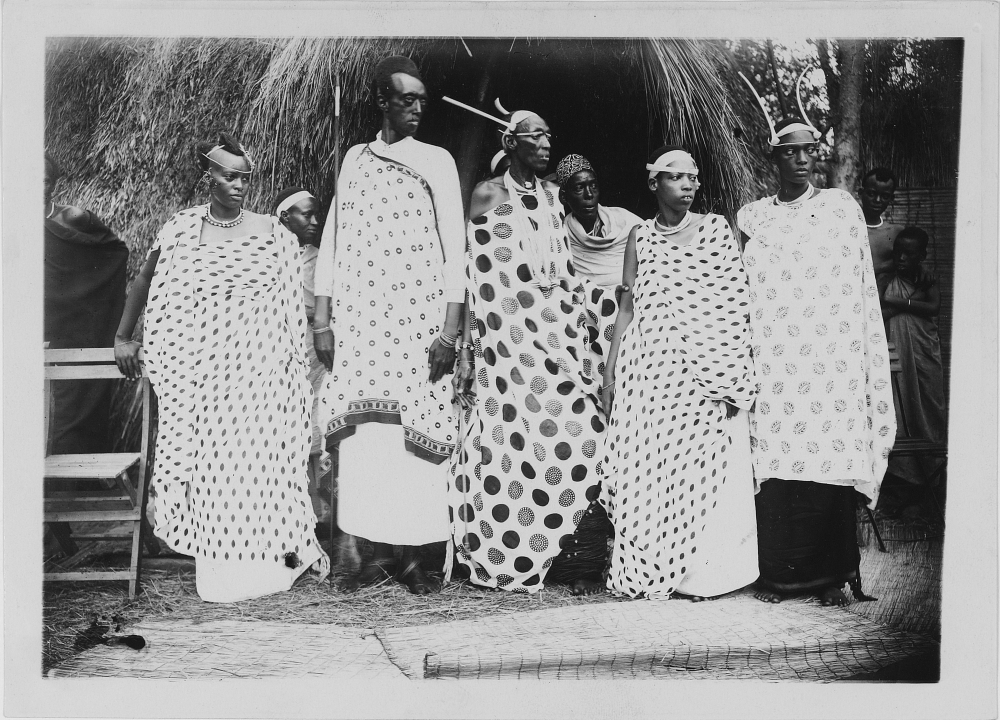 Rudahigwa&#039;s father, King Musinga with his Queen Mother, Kanjogera on his left, and his wives. Rudahigwa&#039;s mother, Radegonde Nyiramavugo Kankazi