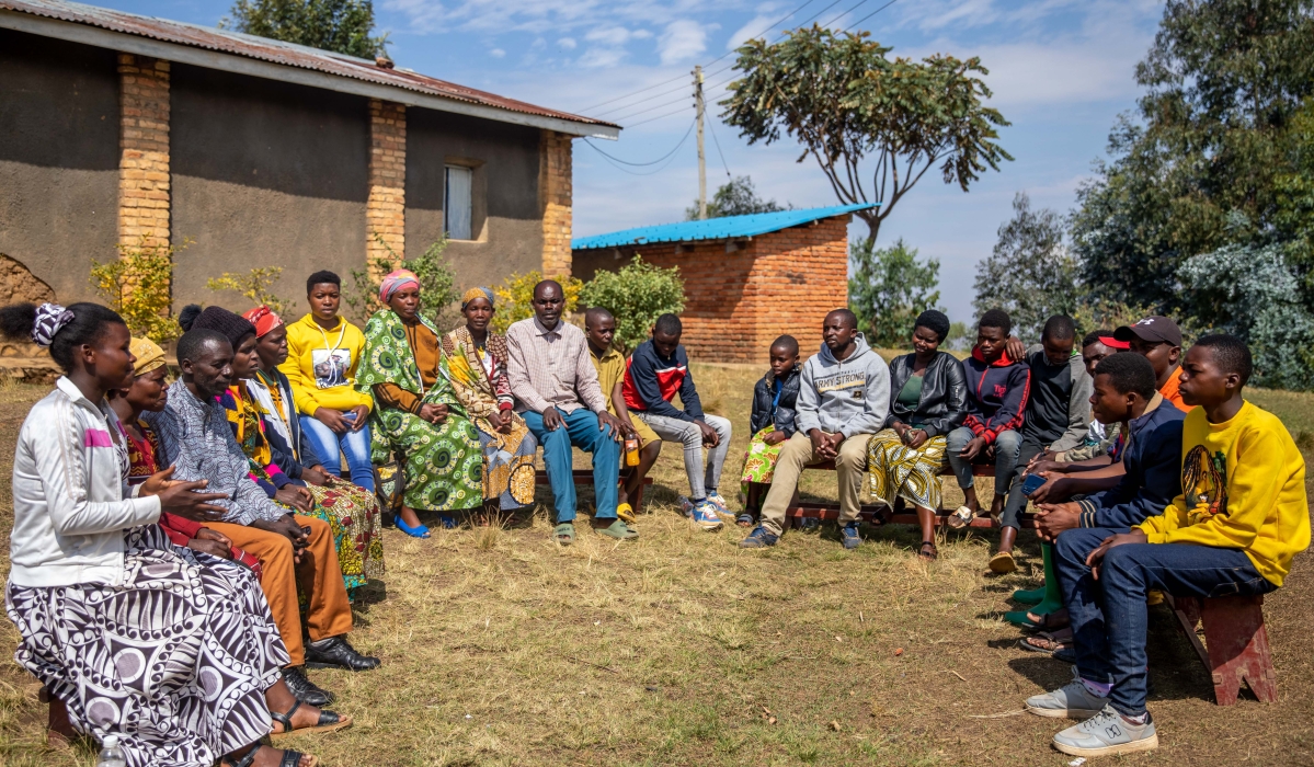 Through parent-child sessions, families engaged in open discussions about daily life, historical trauma, and the history of the 1994 Genocide against the Tutsi, leading to a shared vision for the future. Photo: Interpeace.