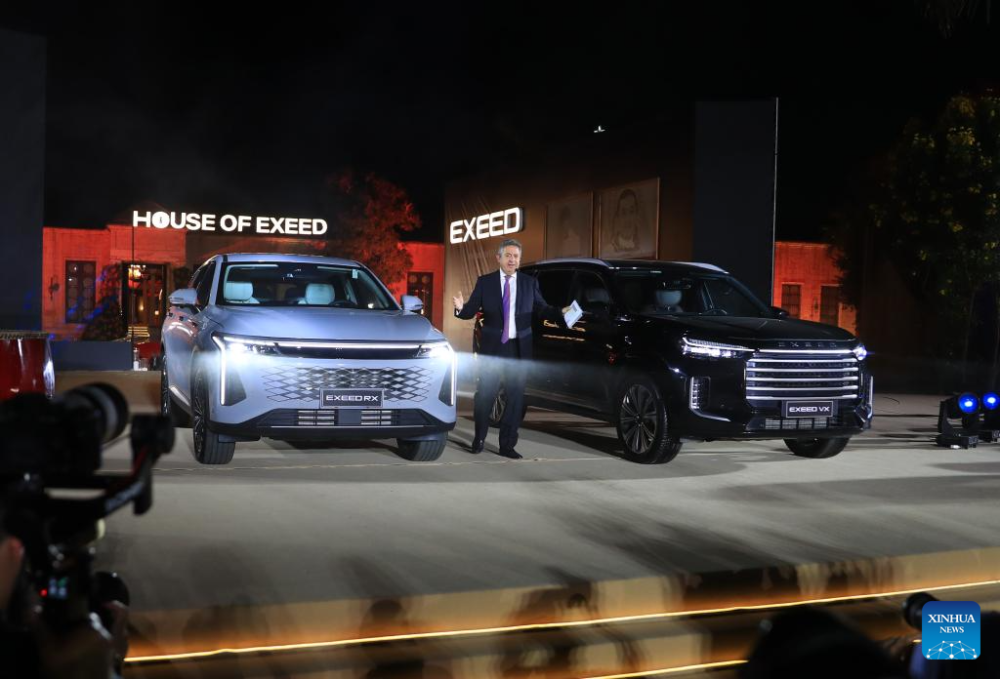 A man introduces two Exeed SUV models at a launching ceremony in northern Great Cairo, Egypt, on Nov. 18, 2024. Chinese premium automotive brand Exeed, a subsidiary of automaker Chery, has introduced two SUV models, the Exeed RX and Exeed VX, to the Egyptian market. (Xinhua/Sui Xiankai)