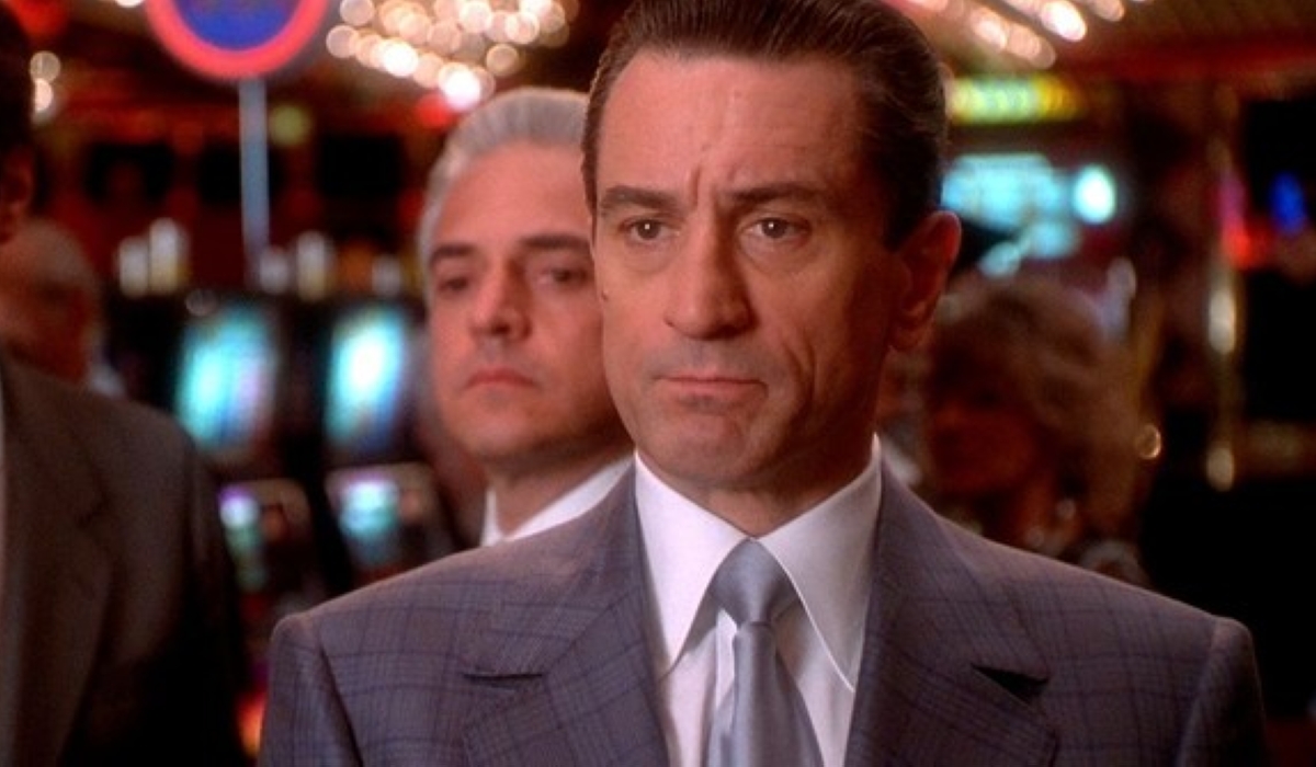 Casino 1995, the movie tells the story of Sam Ace (Robert De Niro), a talented gambler chosen by the Chicago Mafia to manage a Casino in Las Vegas.