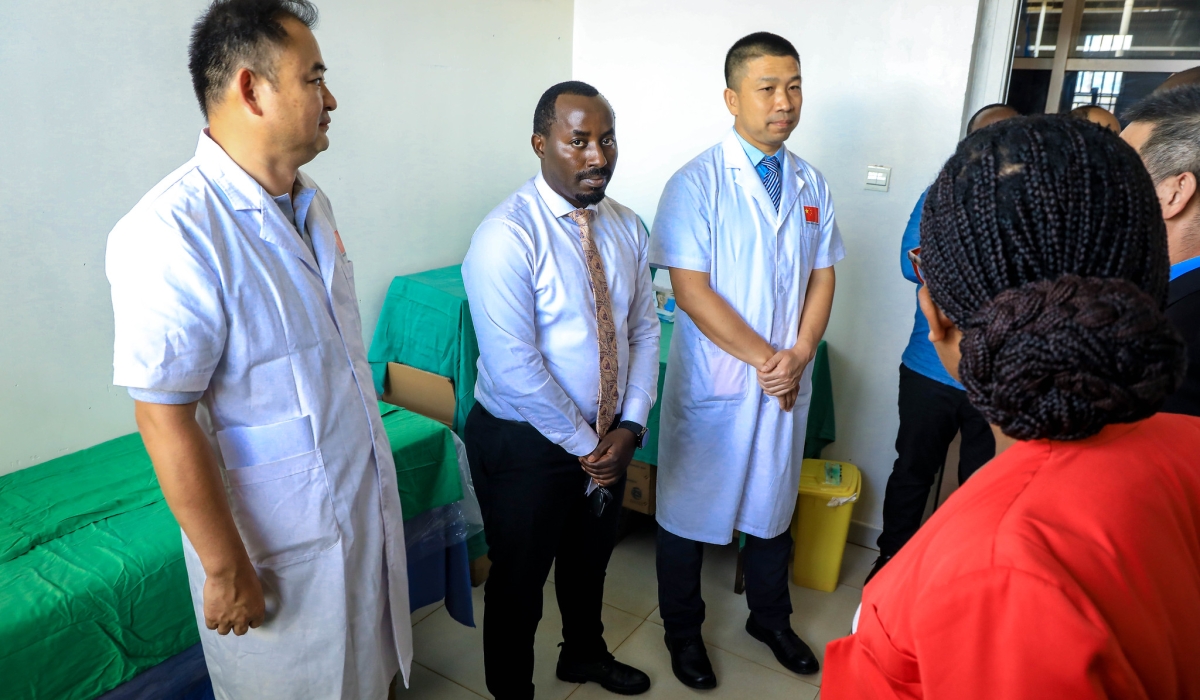 Officials during a guided tour of the newly launched facility at  Masaka Hospital in Kicukiro District on Monday, November 25. All photos by Craish Bahizi