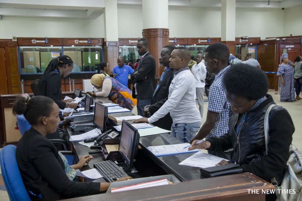 The Rwanda Bankers Association (RBA) has clarified that the issue of language in contracts given to clients seeking loans has been addressed and that different language options are available.