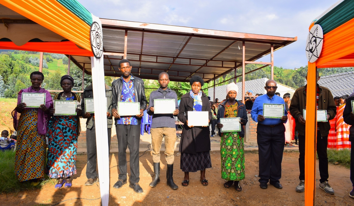 Farmers who were recognized by ICRAF, pose for a photo during the awarding ceremony. Courtesy