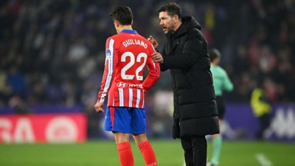 Could manager Diego Simeone (right) and his son Giuliano (left) help Atlético Madrid to the LaLiga title this season? (Photo by Octavio Passos/Getty Images)