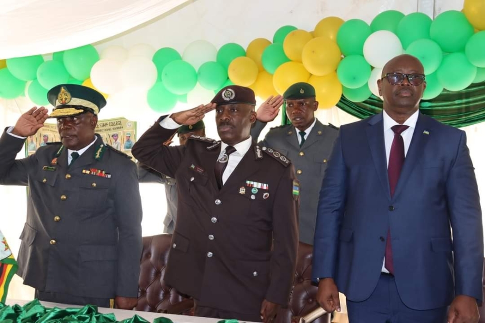 Rwandan Ambassador to Zimbabwe James Musoni (right) and RCS Commissioner General Evariste Murenzi (centre) attended the graduation ceremony in Zimbabwe on Friday, December 6. Courtesy