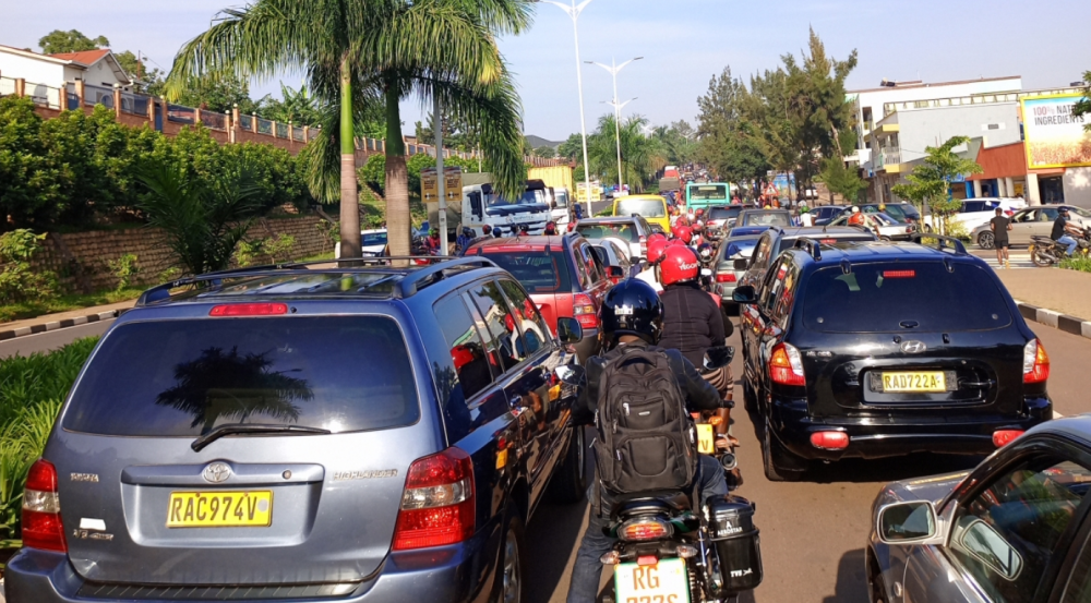 A very congested street during morning hours at Cyamitsingi in Remera in Kigali. Photo by Dan Gatsinzi