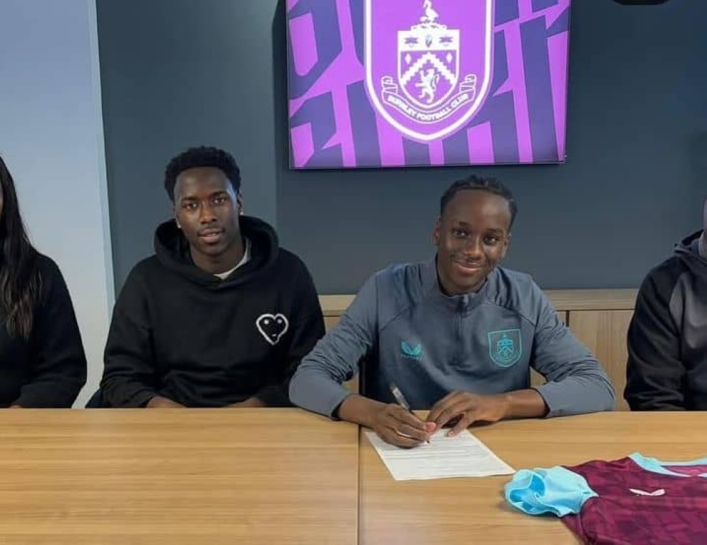 15-year-old Rwandan football prodigy Elijah Turahirwa (R) has signed a two-year developmental contract with English Championship side Burnley-courtesy