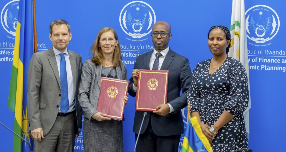 (L-R) Jochen Saleth, German Development Bank KfW Country Director, the German Ambassador to Rwanda, Heike Uta Dettmann, Yusuf Murangwa, the Minister of Finance and Economic Planning and Juliet Kabera, the Director General of the Rwanda Environment Management Authority, pose for a photo at the  signing ceremony  in Kigali on Wednesday, December 18. Courtesy