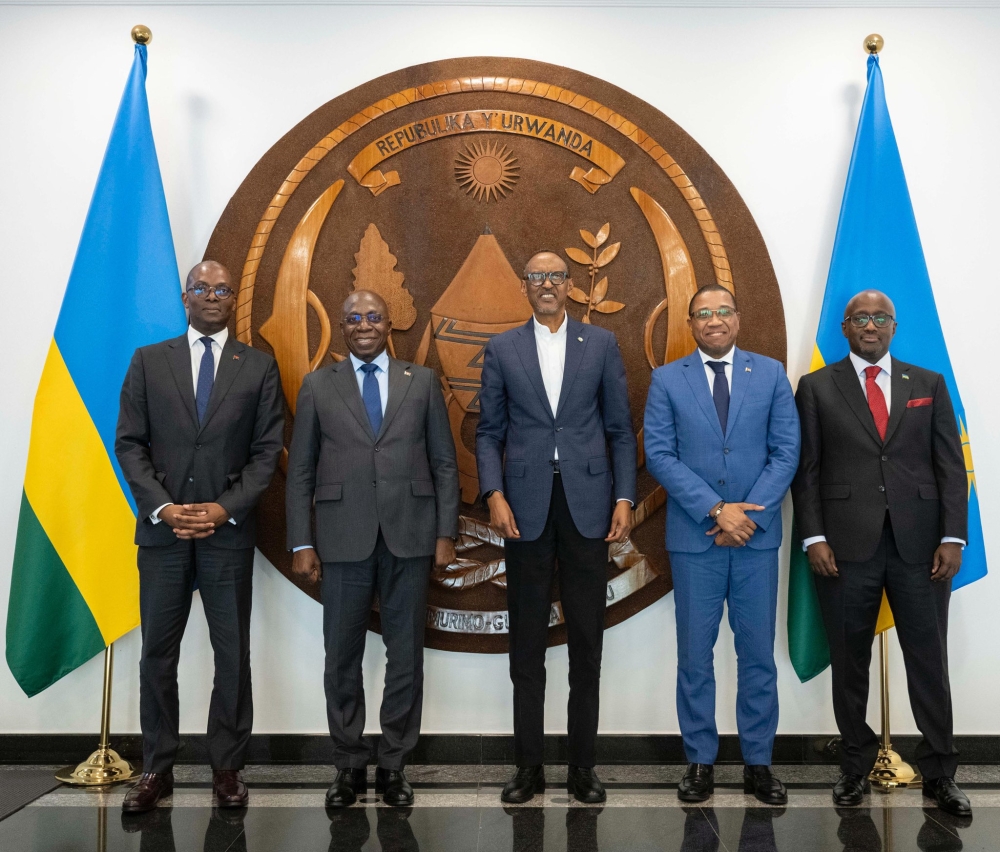 Angolan Foreign Minister Tete Antonio delivered a message by President João Lourenço to President Paul Kagame.