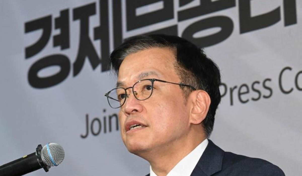 South Korea&#039;s Finance Minister Choi Sang-mok speaks during a press conference with foreign media in Seoul, Dec. 18. Yonhap