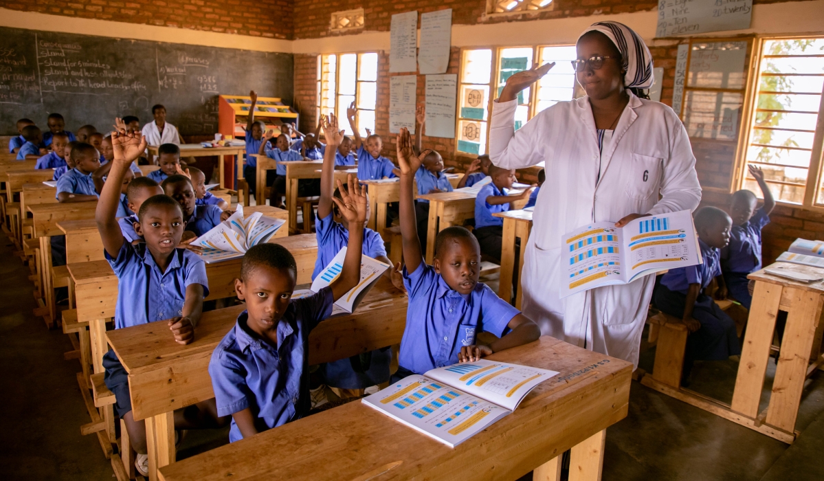 A teacher engages learners in a class at Groupe Scolaire Kimironko I in Gasabo District. Photo: Dan Gatsinzi.