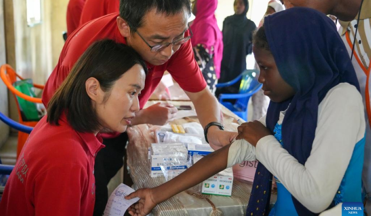 Doctors of a Chinese medical team provide free medical services to local people in Zanzibar, Tanzania, on Jan. 9, 2025. (Xinhua)