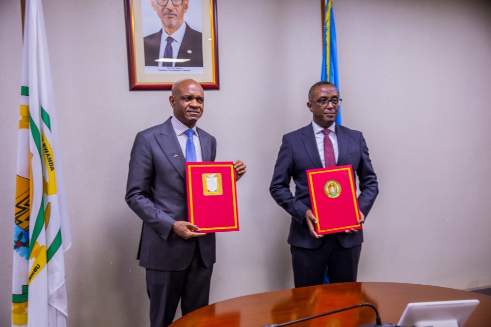 Rwanda&#039;s Minister of Interior, Vincent Biruta (R), and Guinea&#039;s Minister of Security and Civil Protection, Bachir Diallo, hold copies of the security cooperation MoU at the signing ceremony held in Kigali, on January 27, 2025 (courtesy). 