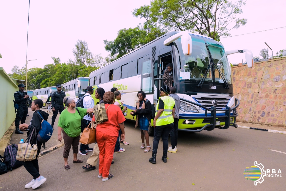 Close to 2,000 people, most of them employed by the UN in Goma, were received in Rwanda.