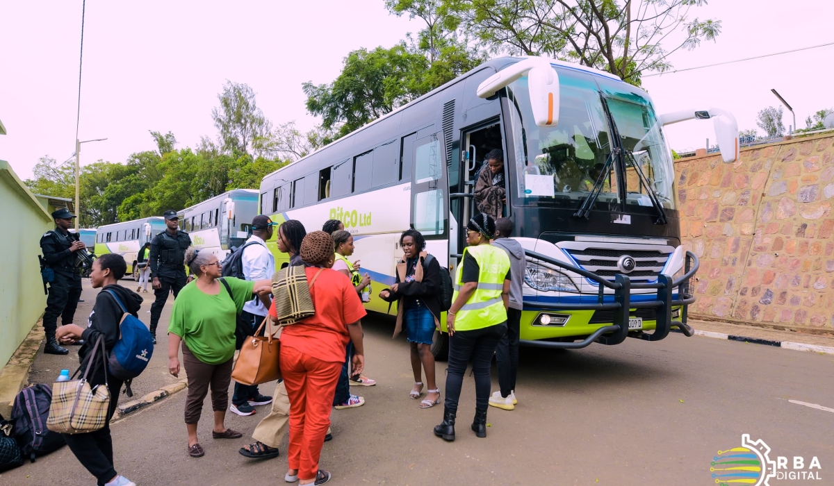 Close to 2,000 people, most of them employed by the UN in Goma, were received in Rwanda.