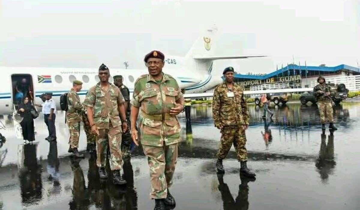 The Chief of the South African National Defence Force (SANDF) Gen Rudzani Maphwanya  visits South African troops deployed in eastern DR Congo to fight alongside FARDC and FDLR genocidal group. Courtesy