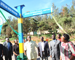 Makuza (fourth from right) admires new street names after unveiling African Union Boulevard and Kigali International Airport Boulevard at Remera.(Photo/ J. Mbanda)