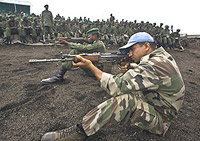 MONUC personnel train FARDC members.