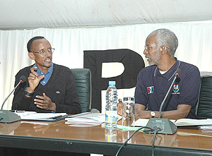 President Kagame shares a point with the secretary General of RPF, Francois Ngarambe. (PPU photo).