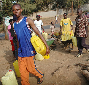 Residents of Gikondo walk long distances to get water. Electrogaz has pledged to alleviate the water problem. (Photo/J.Mbanda)