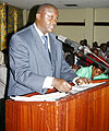 Nyagatare District  Mayor Robert Kashemeza speaks during discusions on performance contracts. (Photo H. Fidel)