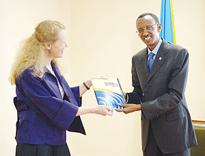 President Kagame receives a copy of the 2010 Doing Business Report from Penelope Brooks of the World Bank (Urugwiro photo)