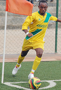 Atracou2019s Jabil Mutarambirwa takes a corner during Rayonu2019s game a few weeks ago. Like most of his teammates, he had a quiet game yesterday. (File photo)