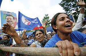 Supporters of Sri Lankan President Mahinda Rajapakse