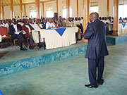 Mayor Bonane Nyangezi adressing party faithfuls at Hotel Urumuli last week. (Photo A.Gahene)