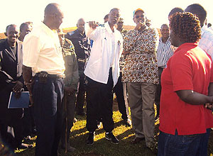 Gen. James Kabarebe showing local government Minister, James Musoni part of the land to be re-demarcated. (Photo: D Ngabonziza)