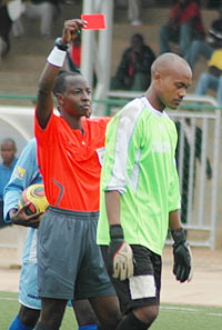 Hudu Munyemana sends off Atraco keeper during their league clash with Rayon Sport last December. (File photo)