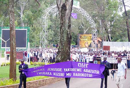 Hundreds of students and staff of NUR participate in a u2018walk to rememberu2019 on Tuesday. (Photo: P. Ntambara)